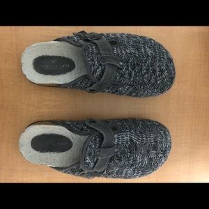 American Eagle slip-in shoes